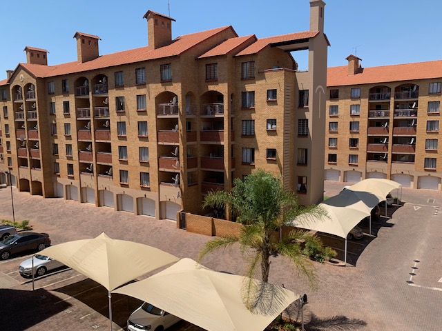 2 Bedroom Property for Sale in Die Hoewes Gauteng