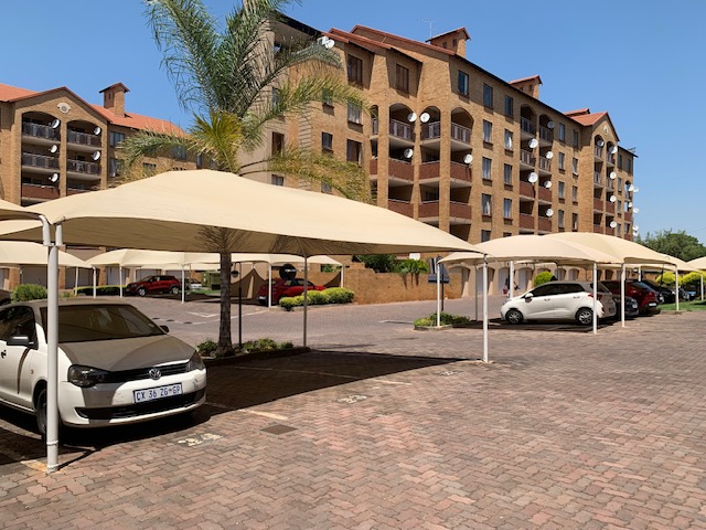 2 Bedroom Property for Sale in Die Hoewes Gauteng