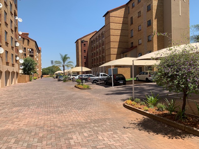 2 Bedroom Property for Sale in Die Hoewes Gauteng