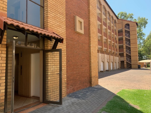 2 Bedroom Property for Sale in Die Hoewes Gauteng