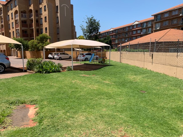 2 Bedroom Property for Sale in Die Hoewes Gauteng