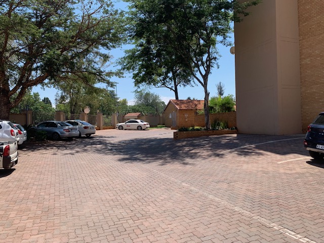 2 Bedroom Property for Sale in Die Hoewes Gauteng