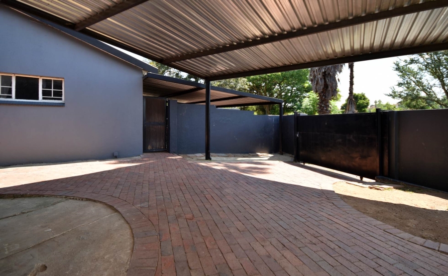 4 Bedroom Property for Sale in Bromhof Gauteng