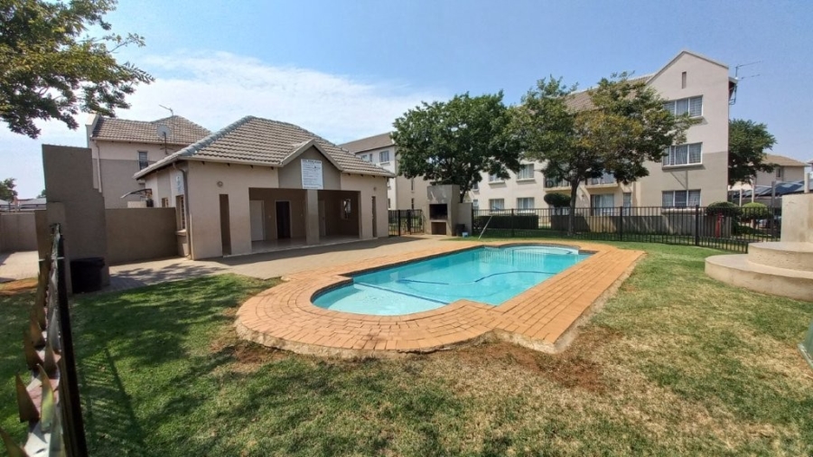 2 Bedroom Property for Sale in Klippoortje Gauteng