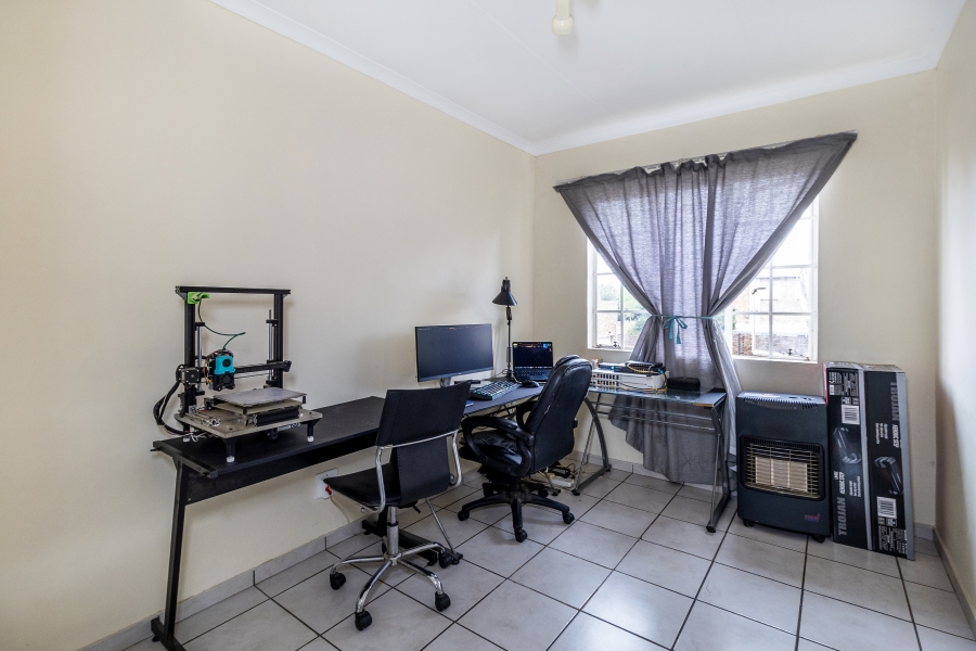 2 Bedroom Property for Sale in Rietvalleirand Gauteng