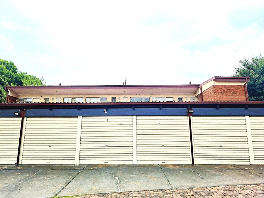 1 Bedroom Property for Sale in Windsor East Gauteng