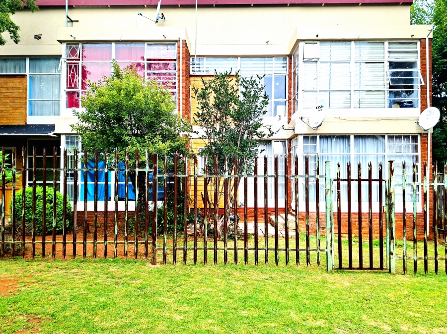 1 Bedroom Property for Sale in Windsor East Gauteng