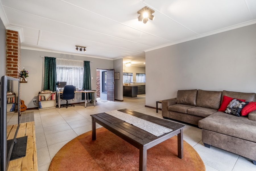 3 Bedroom Property for Sale in Queenswood Gauteng