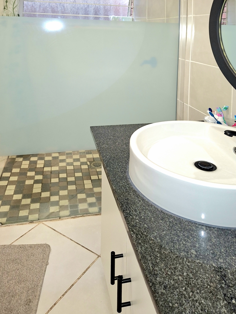 2 Bedroom Property for Sale in Windsor East Gauteng