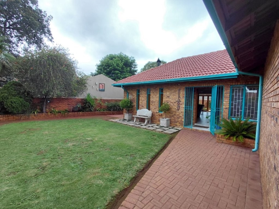 4 Bedroom Property for Sale in Klippoortje Gauteng