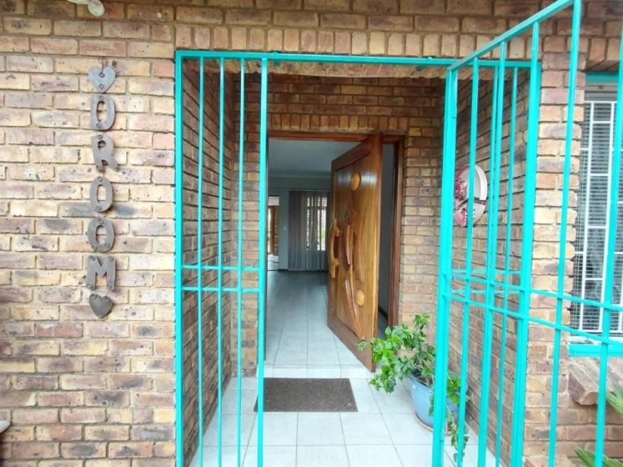 4 Bedroom Property for Sale in Klippoortje Gauteng
