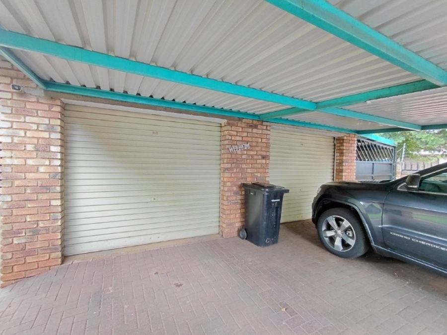 4 Bedroom Property for Sale in Klippoortje Gauteng