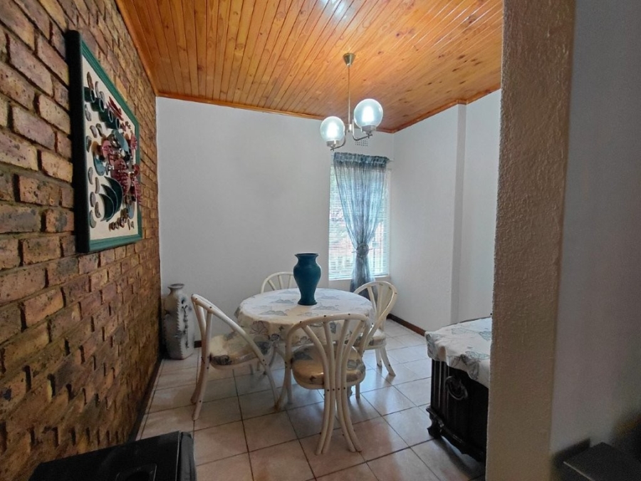 4 Bedroom Property for Sale in Klippoortje Gauteng