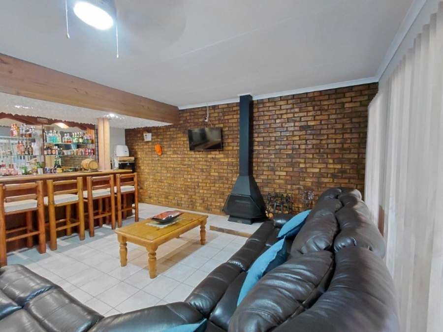 4 Bedroom Property for Sale in Klippoortje Gauteng