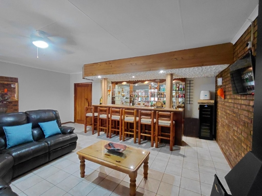 4 Bedroom Property for Sale in Klippoortje Gauteng