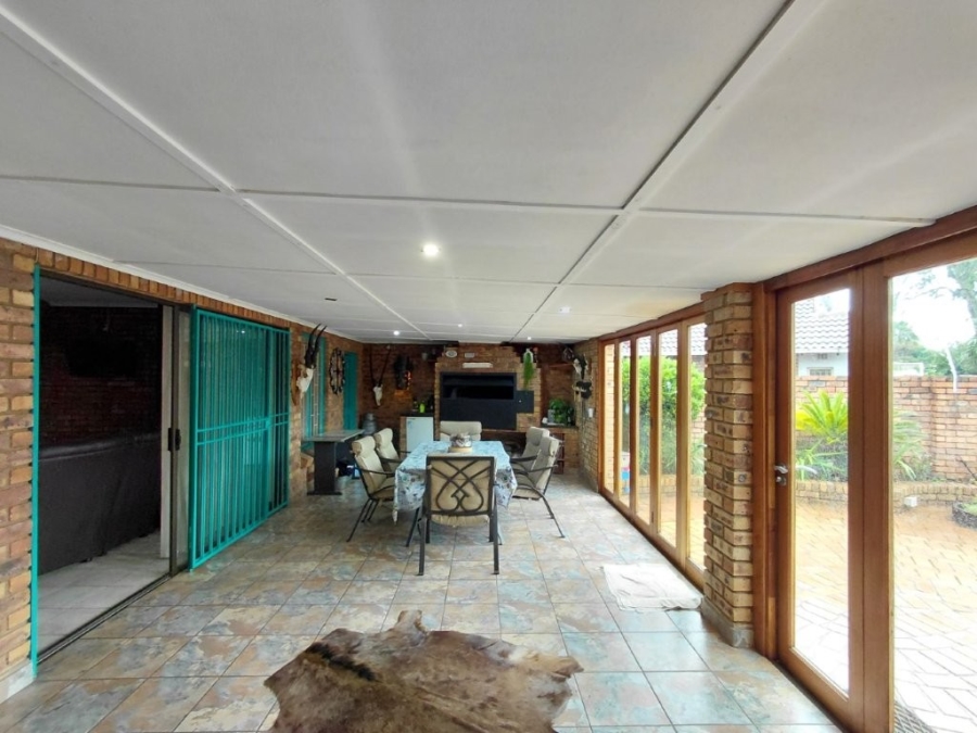 4 Bedroom Property for Sale in Klippoortje Gauteng