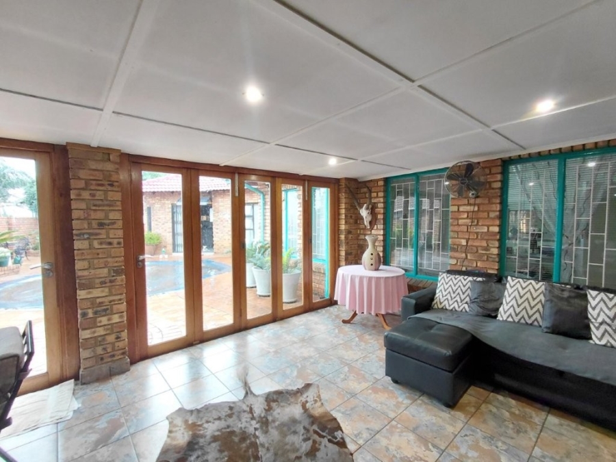 4 Bedroom Property for Sale in Klippoortje Gauteng