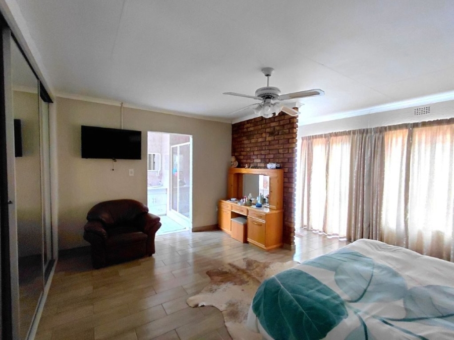 4 Bedroom Property for Sale in Klippoortje Gauteng