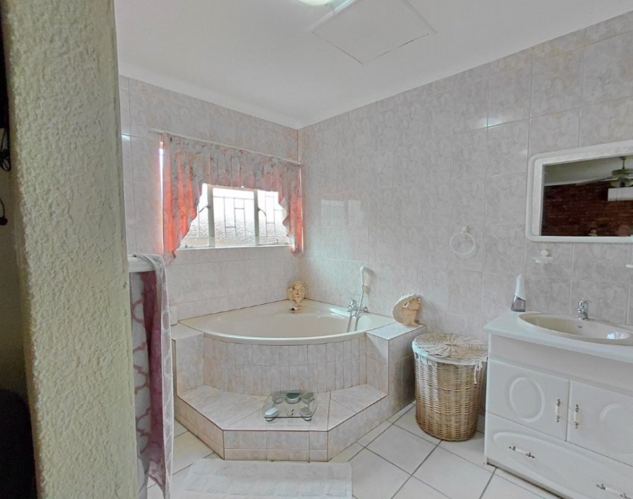 4 Bedroom Property for Sale in Klippoortje Gauteng