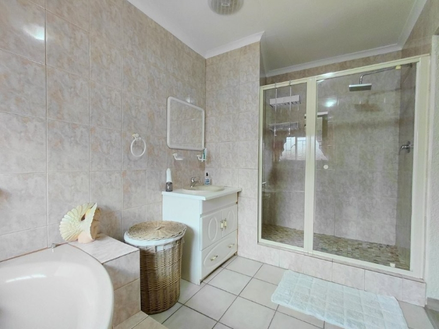 4 Bedroom Property for Sale in Klippoortje Gauteng