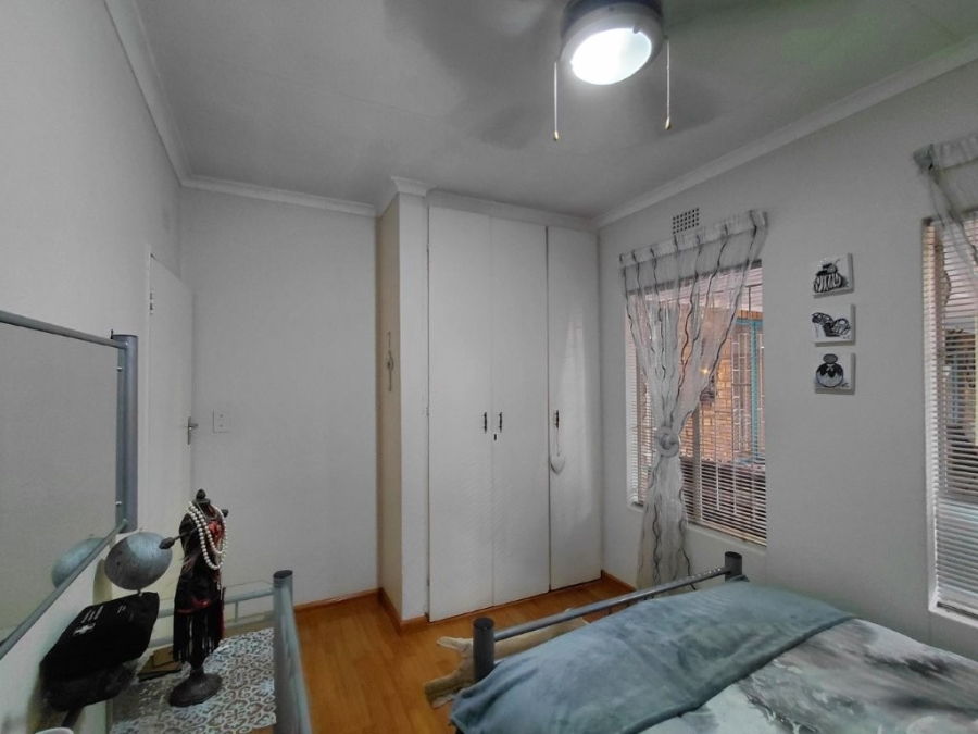 4 Bedroom Property for Sale in Klippoortje Gauteng