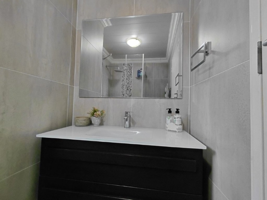 4 Bedroom Property for Sale in Klippoortje Gauteng