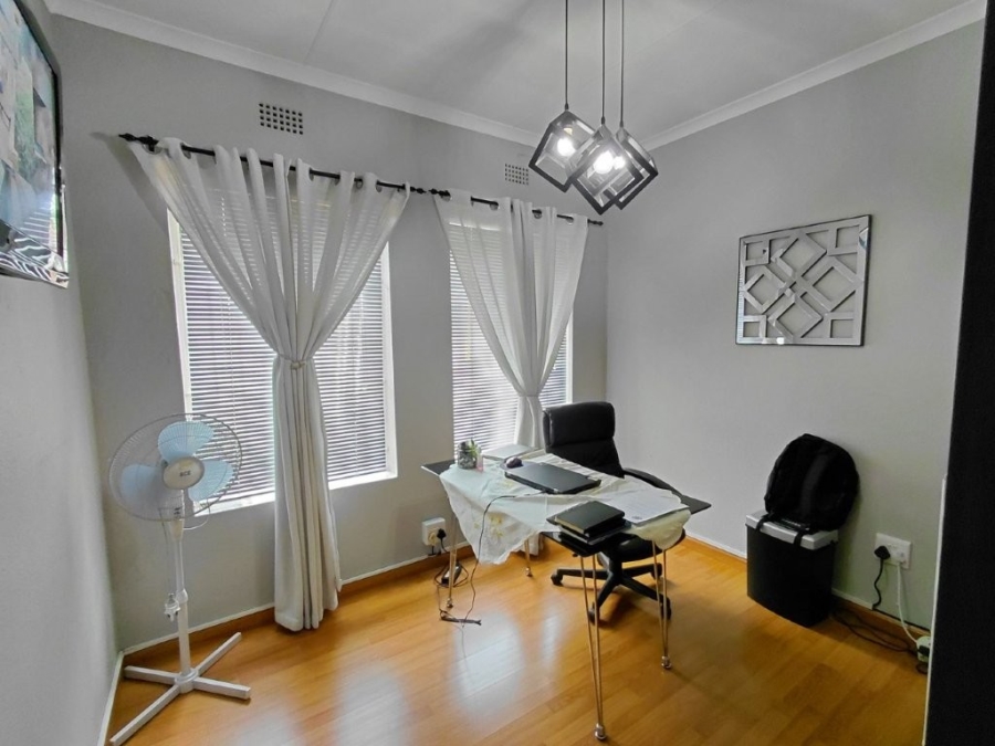 4 Bedroom Property for Sale in Klippoortje Gauteng