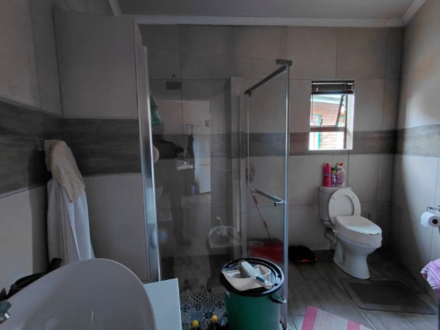 4 Bedroom Property for Sale in Klippoortje Gauteng