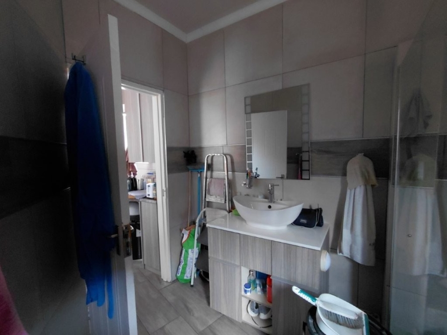 4 Bedroom Property for Sale in Klippoortje Gauteng