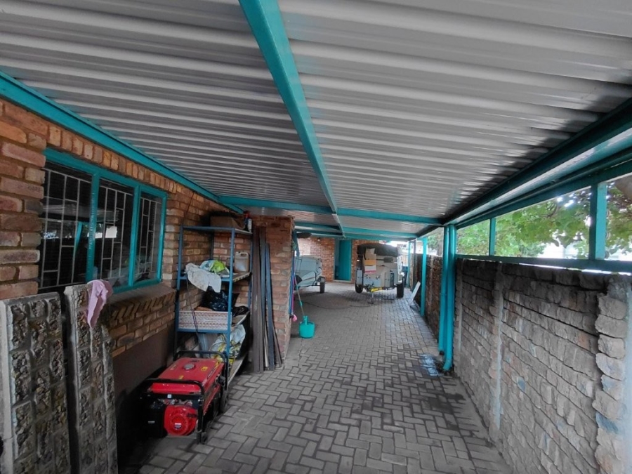 4 Bedroom Property for Sale in Klippoortje Gauteng