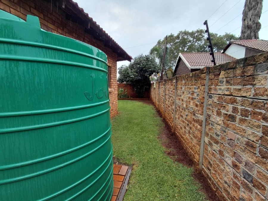 4 Bedroom Property for Sale in Klippoortje Gauteng
