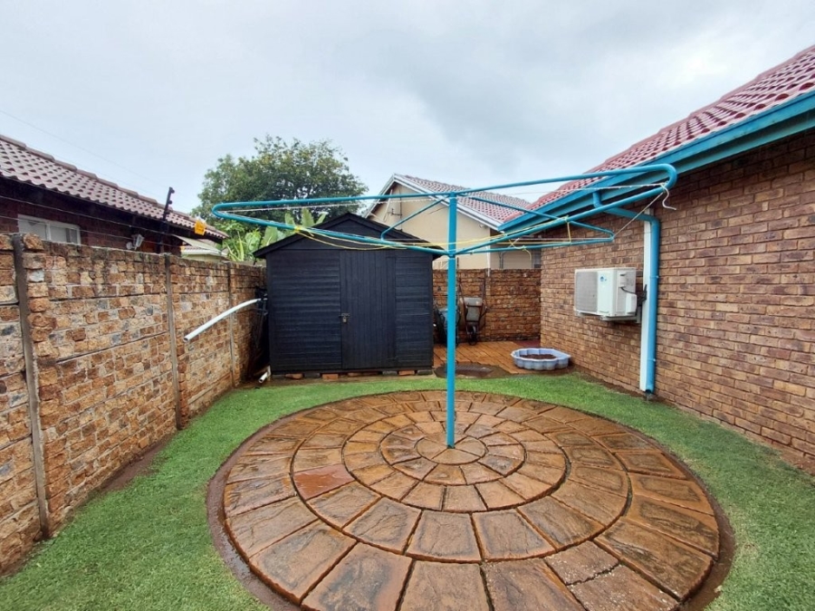 4 Bedroom Property for Sale in Klippoortje Gauteng
