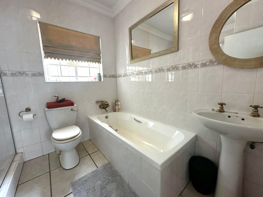 To Let 4 Bedroom Property for Rent in Moreleta Park Gauteng