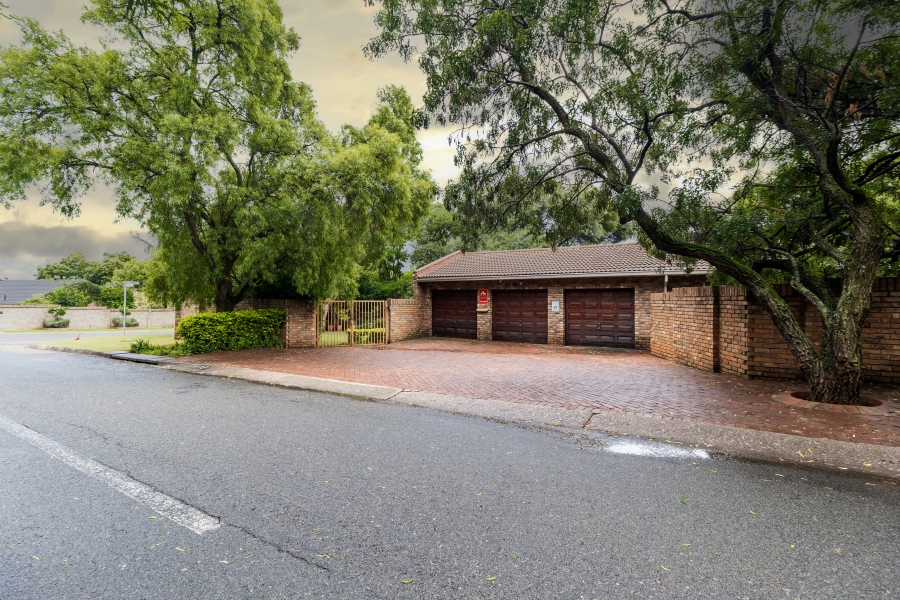 6 Bedroom Property for Sale in Moreleta Park Gauteng