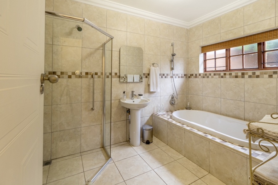 6 Bedroom Property for Sale in Moreleta Park Gauteng