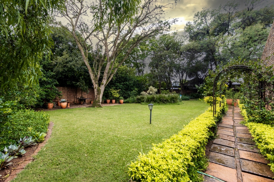 6 Bedroom Property for Sale in Moreleta Park Gauteng