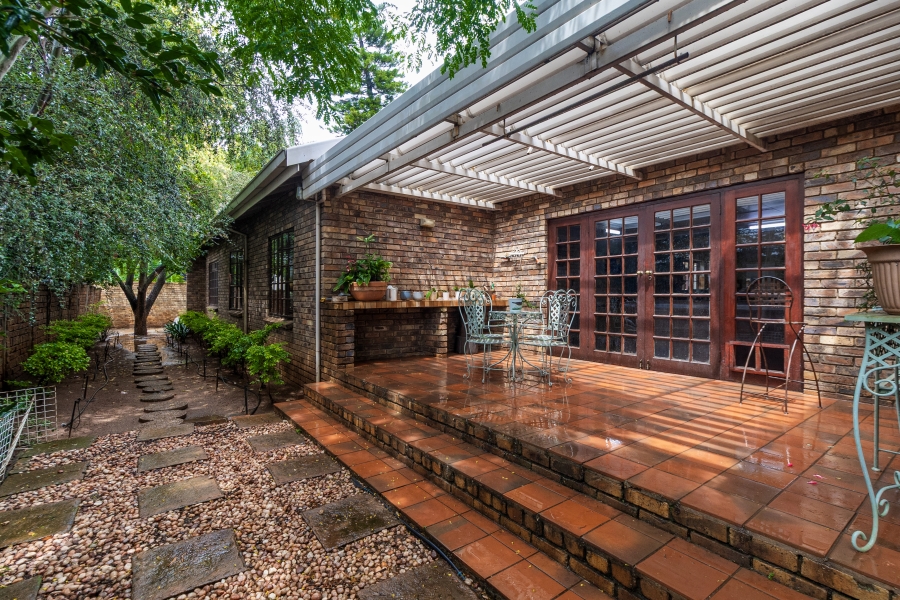 6 Bedroom Property for Sale in Moreleta Park Gauteng