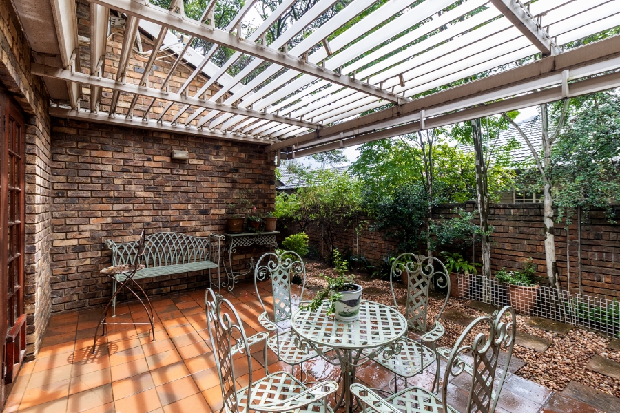 6 Bedroom Property for Sale in Moreleta Park Gauteng