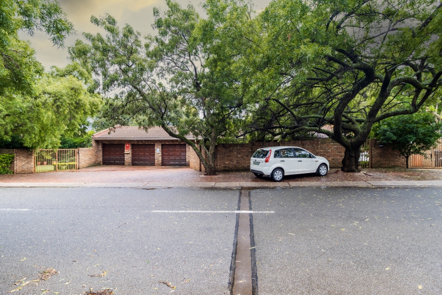 6 Bedroom Property for Sale in Moreleta Park Gauteng