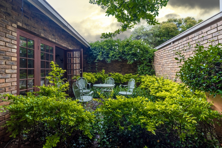 6 Bedroom Property for Sale in Moreleta Park Gauteng