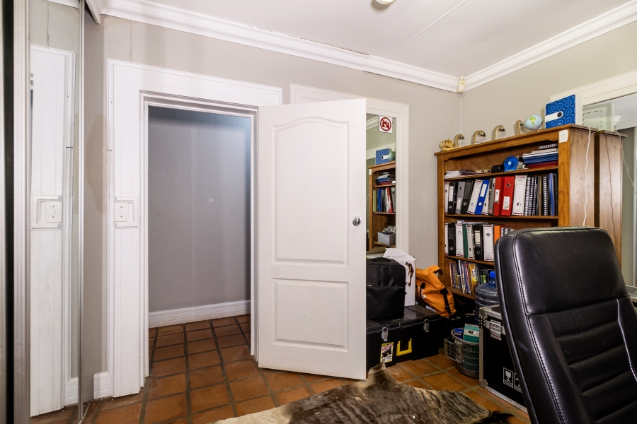 6 Bedroom Property for Sale in Moreleta Park Gauteng