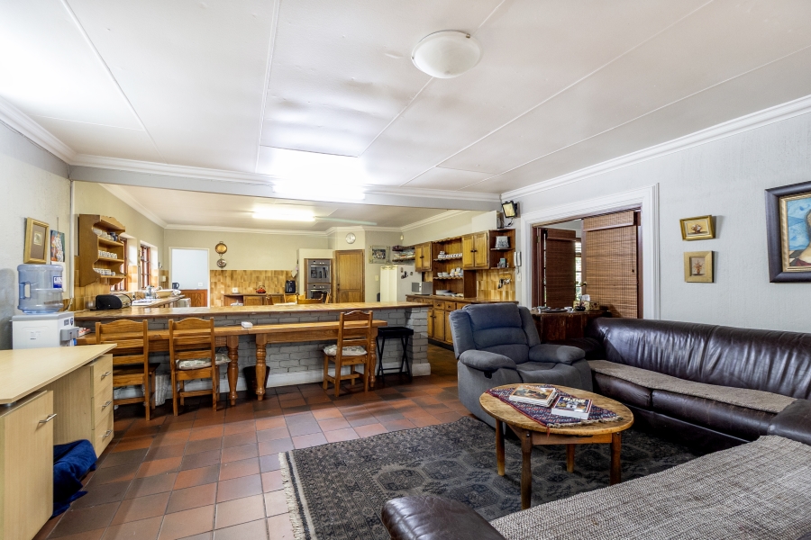 6 Bedroom Property for Sale in Moreleta Park Gauteng