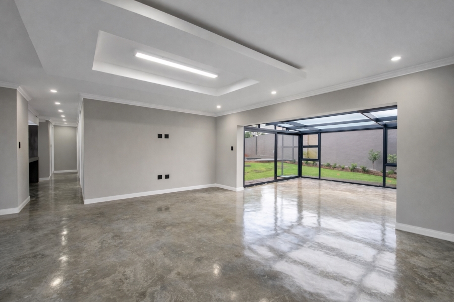 4 Bedroom Property for Sale in Kloofendal Gauteng