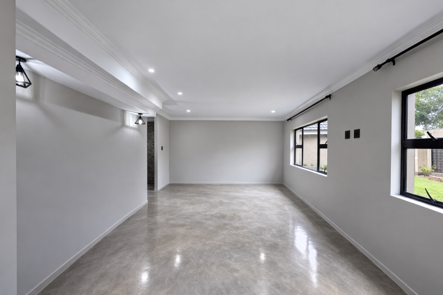 4 Bedroom Property for Sale in Kloofendal Gauteng