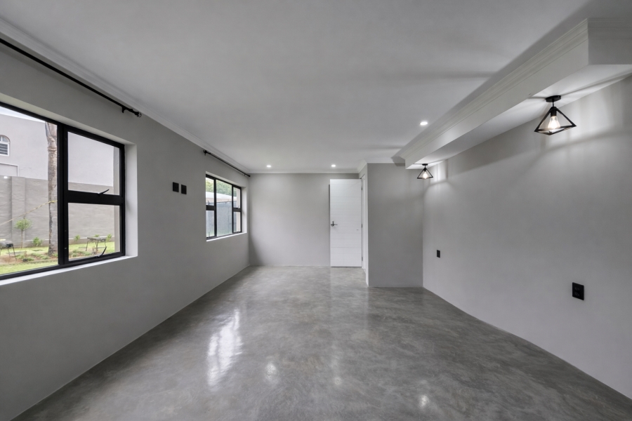 4 Bedroom Property for Sale in Kloofendal Gauteng