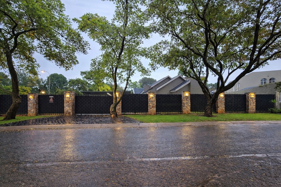 4 Bedroom Property for Sale in Kloofendal Gauteng