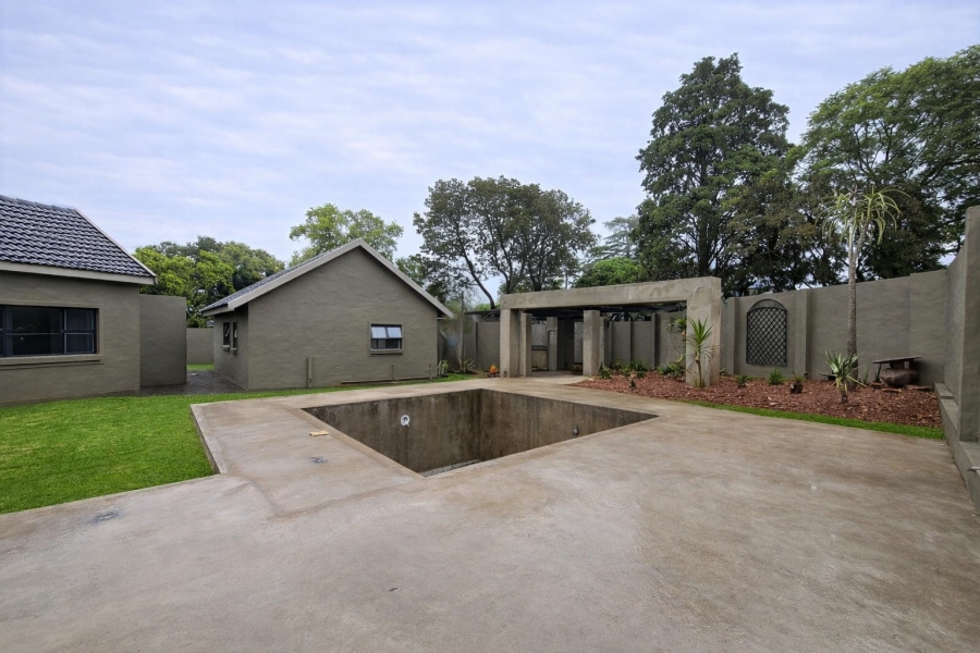 4 Bedroom Property for Sale in Kloofendal Gauteng