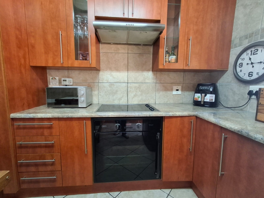 4 Bedroom Property for Sale in Bardene Gauteng