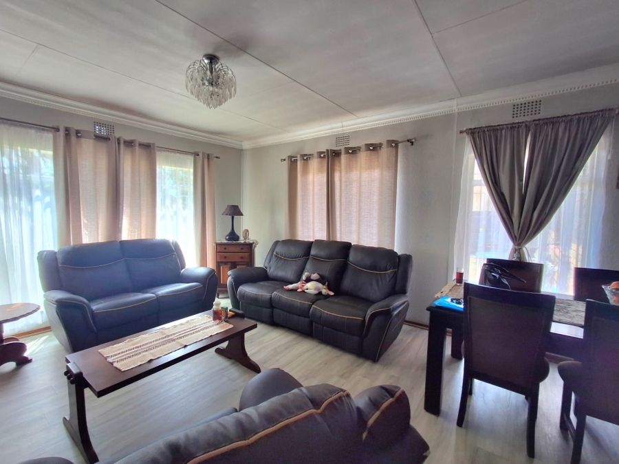 4 Bedroom Property for Sale in Bardene Gauteng