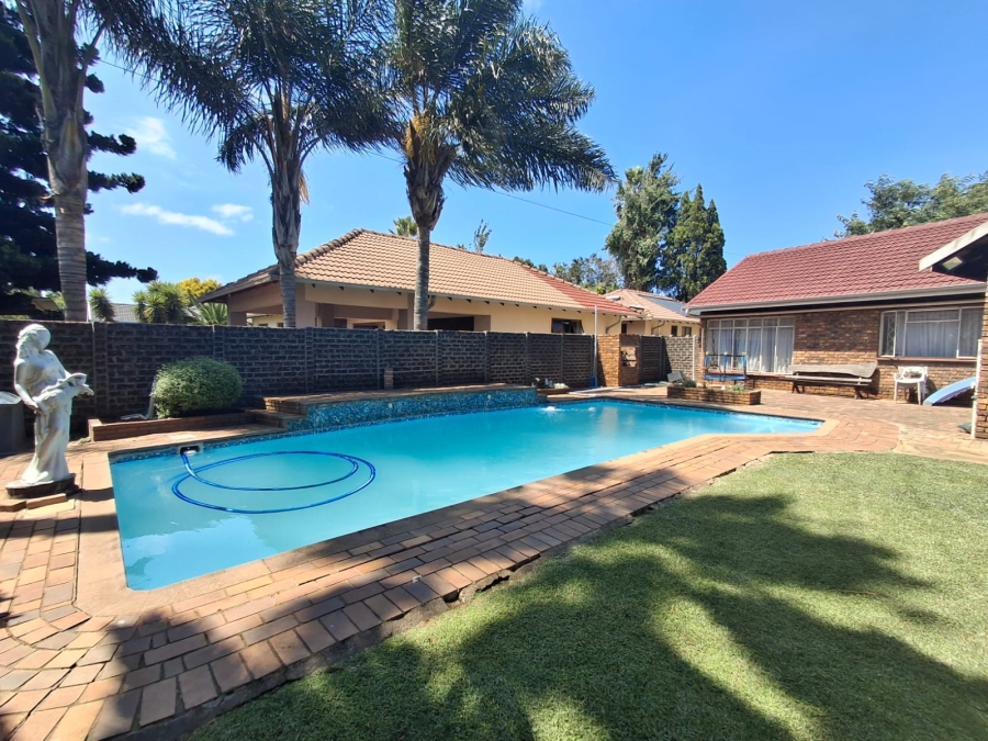 4 Bedroom Property for Sale in Bardene Gauteng